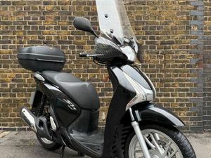 HONDA SH125, LUGGAGE BOX, HIT GRIPS & SCREEN