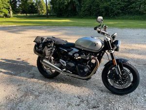 TRIUMPH SPEED TWIN 1200, 2025 VIEL ZUBEHÖR- TOP ZUSTAND