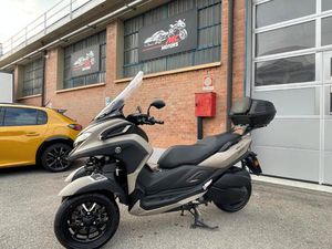 YAMAHA TRICITY 300- SOLO 7000 KM