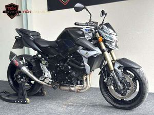 SUZUKI GSR 750 A GRIJS