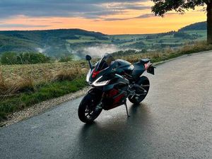 APRILIA RS 660 SCHWARZ