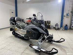 500 MULTIPURPOSE SÄHKÖKÄYNNISTYS, PERUUTUSVAIHDE, KORKEA TUULISUOJA, MOOTTORILÄMMITIN, TAVARALAATIKK