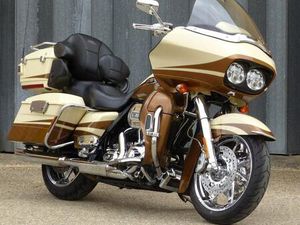 HARLEY DAVIDSON FLTRUSE CVO ROAD GLIDE ULTRA 1801 CC – RARE COLLECTORS MACHINE.