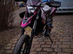 YAMAHA WR125X MIT SLICK DEKOR