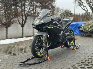 YAMAHA R3 RENNSTRECKE