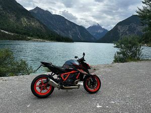 KTM 1290 SUPER DUKE R