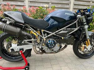 ② DUCATI MONSTER S4