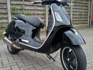 ② VESPA 125 GTS SUPER 1E EIGENAAR