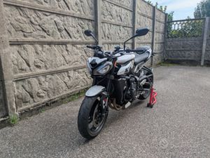 TRIUMPH STREET TRIPLE 765 R