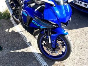 YAMAHA R1