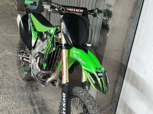 KAWASAKI 250 KXF 2016 – TRÈS BON ÉTAT – PRÊTE À ROULER