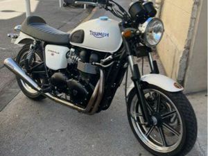 TRIUMPH BONNEVILLE