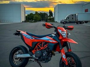 KTM 690 SMC-R 2024 – 1 000 KM – ÉTAT NEUF