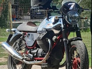 MOTO GUZZI V7 RACER - ELEGANZA SENZA TEMPO