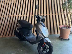 GENUINE BUDDY - LIKE NEW!!!