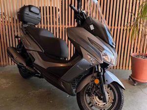 IMMACULATE AND NICELY ACCESSORIZED KYMCO X-TOWN 300!