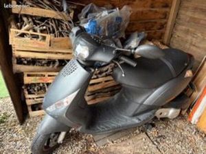 SCOOTER PIAGGION ZIP GRIS