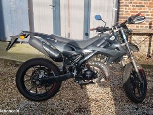 MOTO 50CM3 RIEJU MRT52C + DIVERS ACCESSOIRES