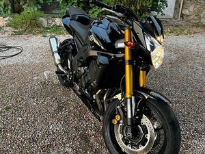 YAMAHA FZ8 R-LINE