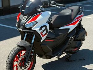 APRILIA SR GT 125 SPORT