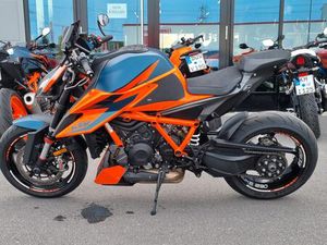 KTM 1290 SUPER DUKE R TECH PACK