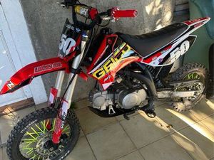 MOTO DIRT RFX 125 ÉDITION GEICO EXCELLENT ETAT
