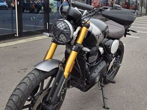 TRIUMPH SCRAMBLER 400 X SCHWARZ