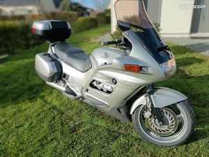 MOTO PAN EUROPÉEN 1100 ST