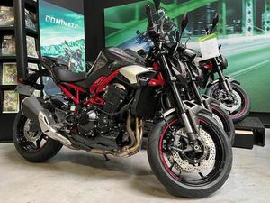 ② KAWASAKI Z900 MODEL 2025 (ANNÉE DE CONSTRUCTION 2025)