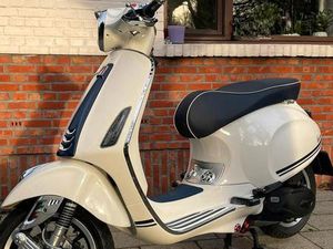 ② VESPA PRIMAVERA 125