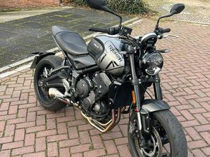 TRIUMPH TRIDENT 660| SPORTAUSPUFF| A2 48 PS | TOP GEPFLEGT