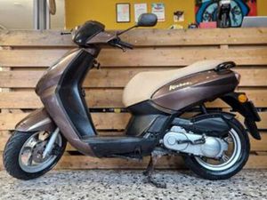TE KOOP PEUGEOT KISBEE 45KM 4T — SCOOTERS | PEUGEOT — MARKTPLAATS