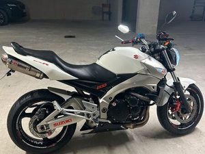 SUZUKI GSR 600 FULL