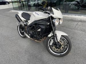 ② TRIUMPH SPEED TRIPLE 1050