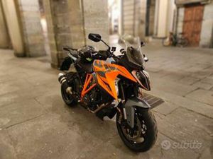 SUPER DUKE GT