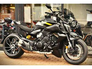 V4 BLACK ROADSTER ***MOTO VERTE***