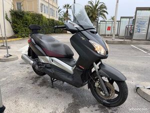 YAMAHA XMAX 125 CC ÉDITION BLACKMAX