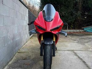 ② DUCATI PANIGALE V4S 2025