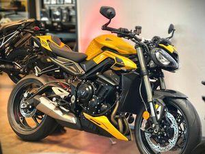 TRIUMPH STREET TRIPLE RS 765 NUR 364KM INKL. ZUBEHÖR