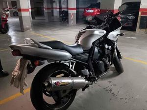 YAMAHA - FZR 600