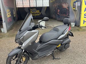 YAMAHA X-MAX 250 →