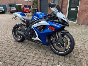 ② SUZUKI GSXR 750 K6