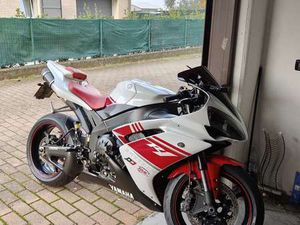 YAMAHA YZF-R1 BIANCO