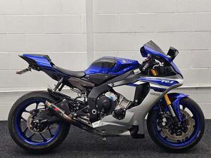 2016 YAMAHA YZF-R1 FOR SALE IN MARKET HARBOROUGH