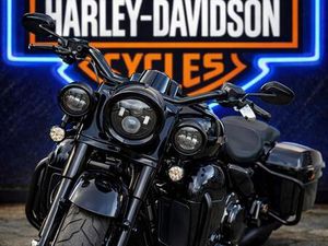 HARLEY-DAVIDSON ROAD KING SPECIAL FLHR 107 – BLACK DIAMOND