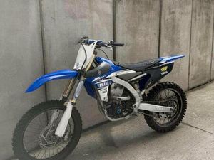 ② YAMAHA YZF 450 2018 20H LIGNE AKRAPOVIC