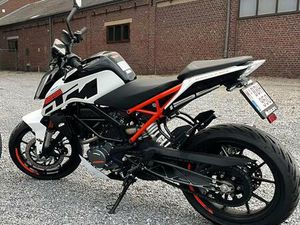 ② KTM DUKE 125 2021 1300KM