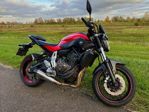 YAMAHA MT-07 MET MIVV UITLAAT ROOD