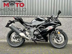 KAWASAKI NINJA 125 ZWART