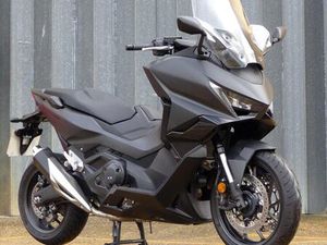 2025 HONDA FORZA 750 DCT – CONCOURSE CONDITION – ONE OWNER – LOW MILEAGE.